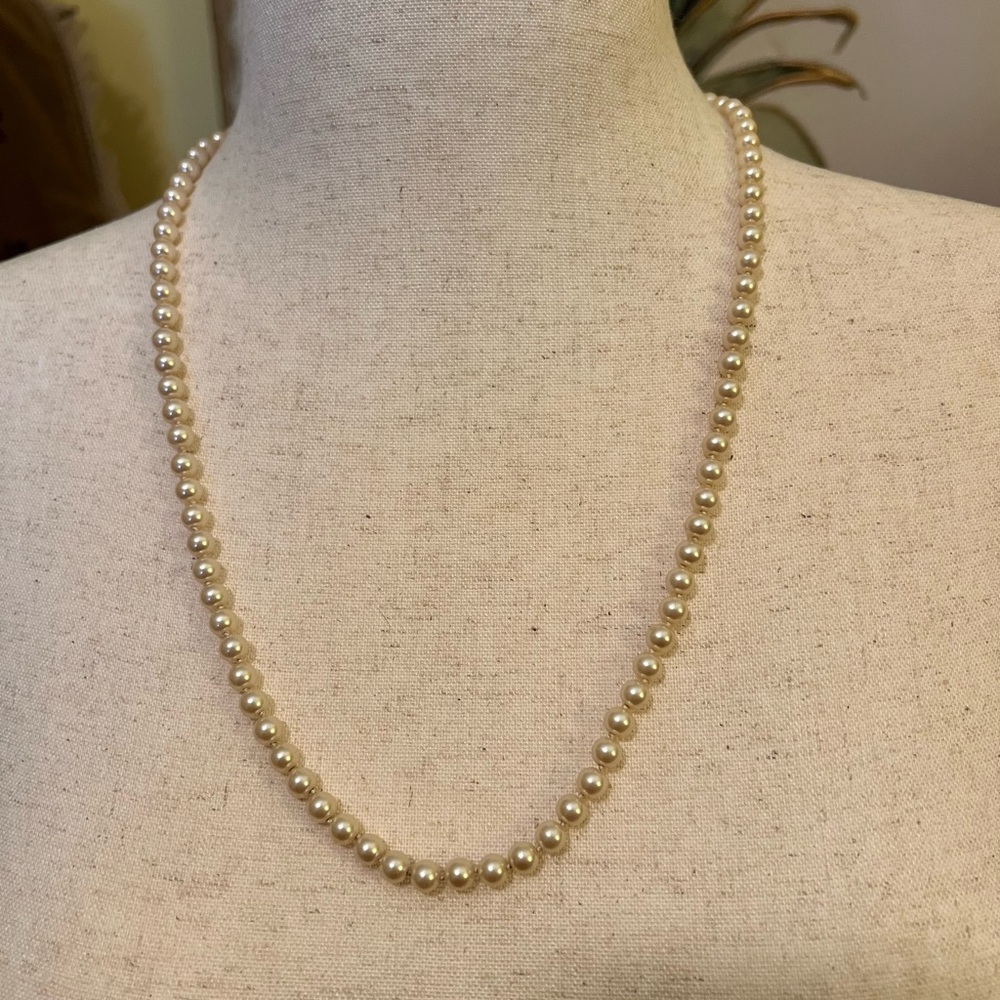 Vintage Sarah Coventry Cream Pearl Necklace EUC